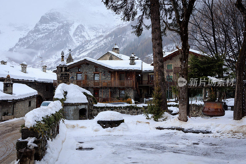 Entrèves mountain alps town